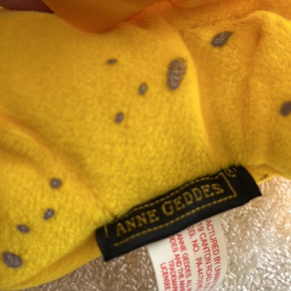 Anne Geddes Vintage from 2001, new in box, 9” yellow baby butterfly. - Picture 5 of 7